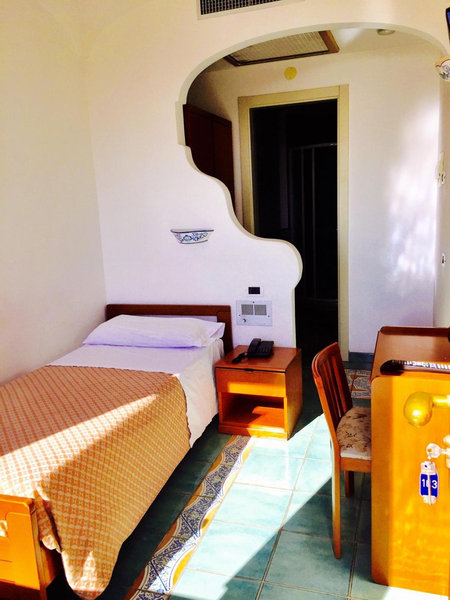 Hotel Don Felipe Isquia Habitación foto